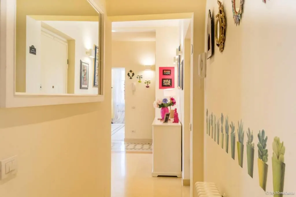 Marta & Matteo Walls Promenade Apartment Lucca